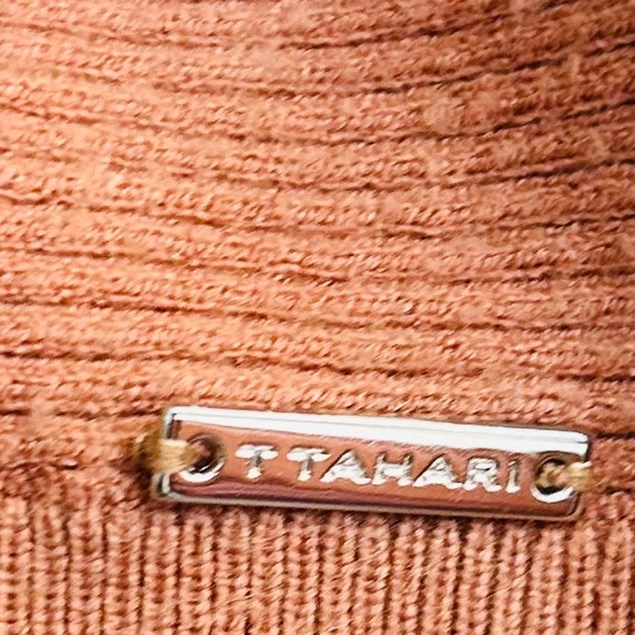 T Tahari Long Sleeve V-Neck Knit Sweater - Picture 4 of 6